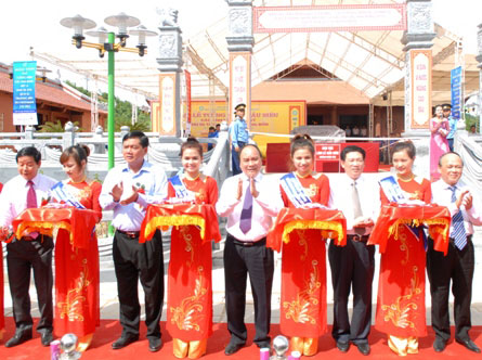 เปิดวิหารบูชาวีรชนสละชีพเพื่อชาติที่เป็นเยาวชนเดินหน้า